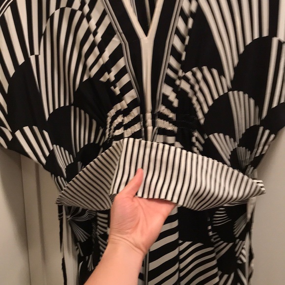 BCBG Silk Kimono-Style Dress & matching waist sash - Picture 3 of 8